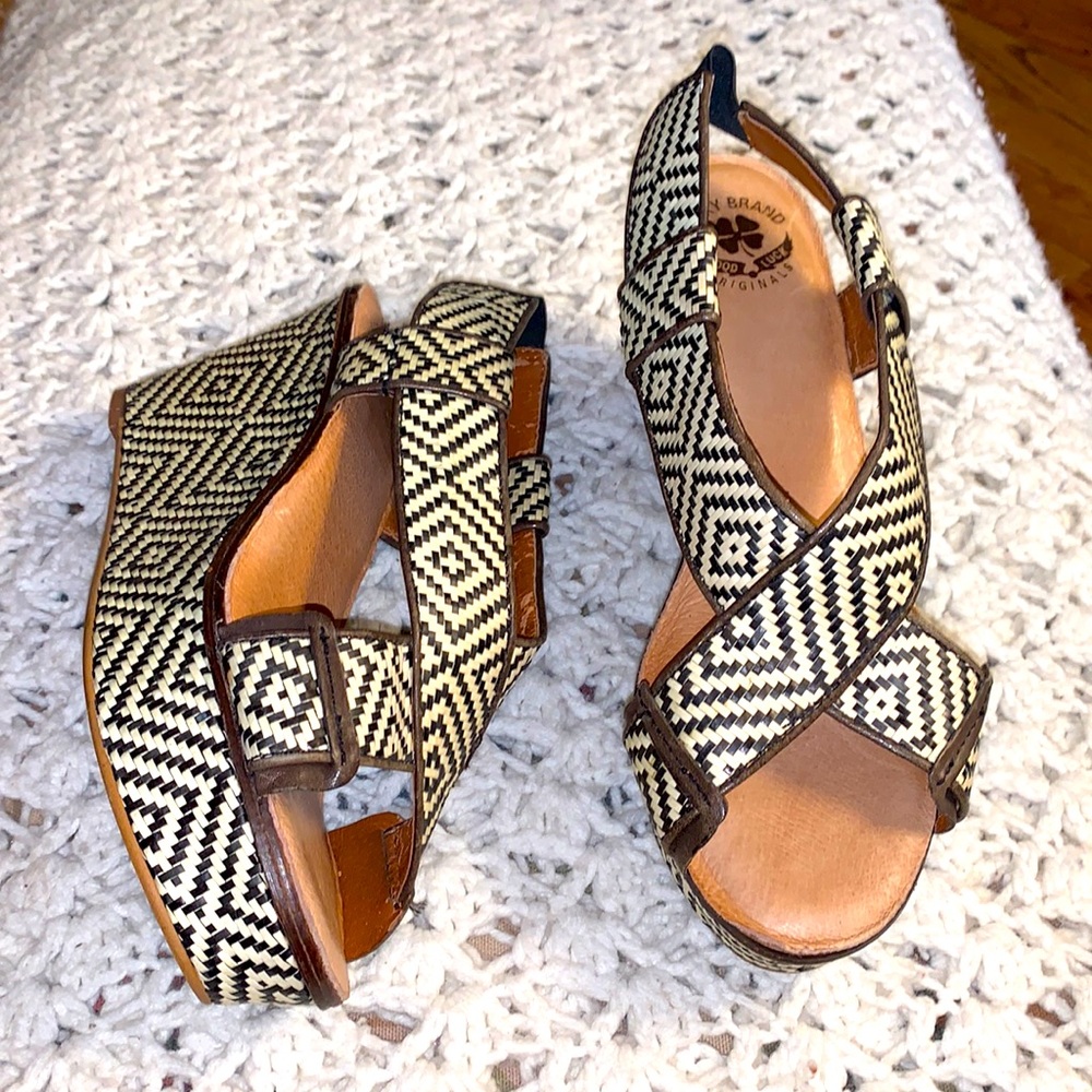 Lucky Brand 39/9 geometric wedge sandals